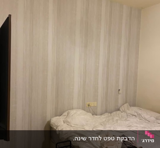 טפט פסים אנכיים בגווני אפור ולבן